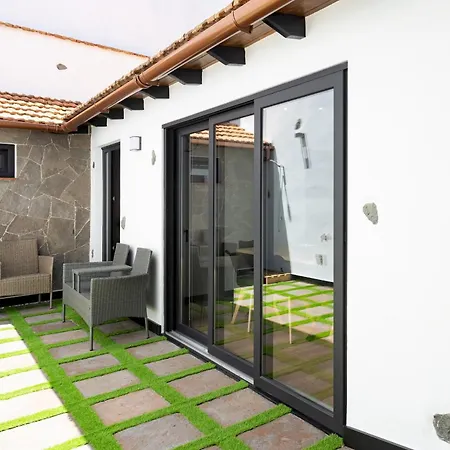 شاليه Home2book Rustic Stone Haven With Terrace *