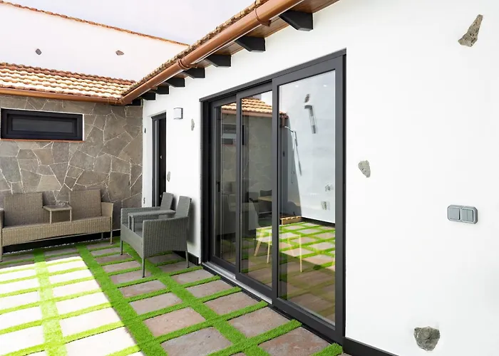 샬레 Home2book Rustic Stone Haven With Terrace *