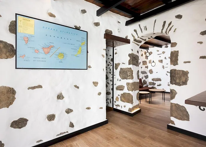 Home2book Rustic Stone Haven With Terrace シャレー