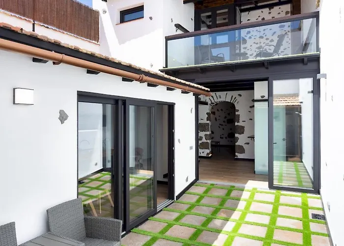 シャレー Home2book Rustic Stone Haven With Terrace