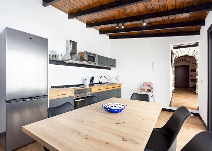 Home2book Rustic Stone Haven With Terrace シャレー *