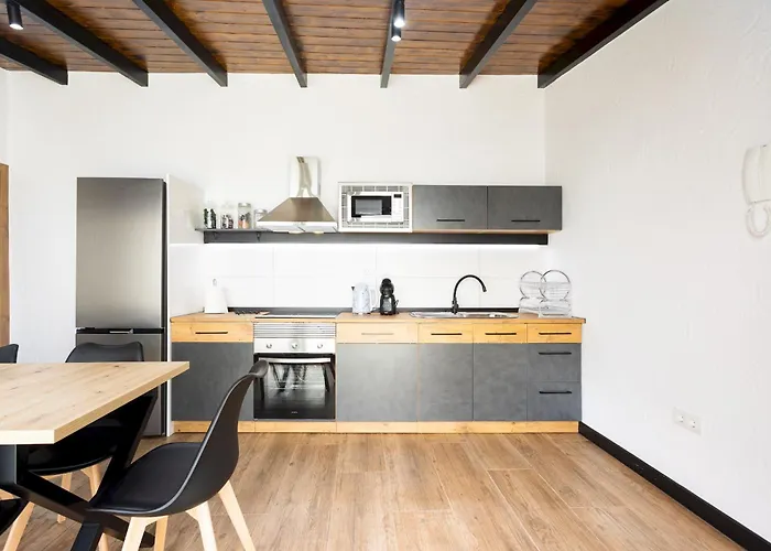 Home2book Rustic Stone Haven With Terrace シャレー *